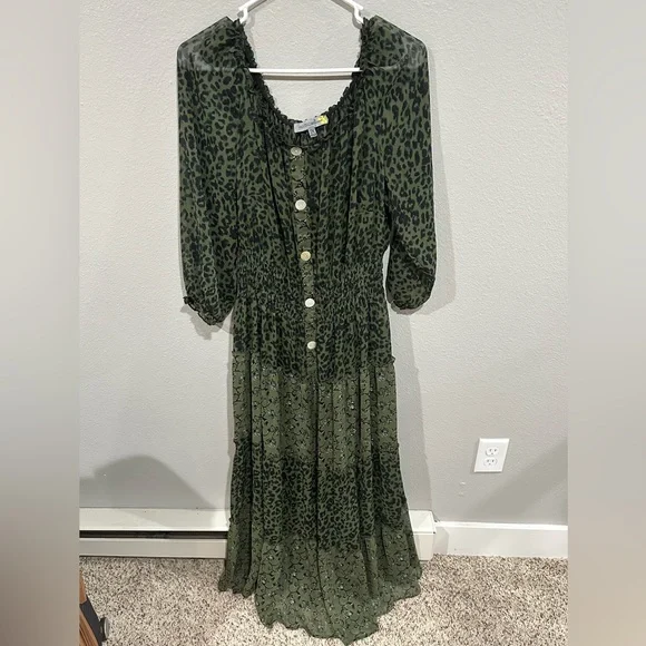 Green Leopard Print Maxi Dress - Picture 1 of 3